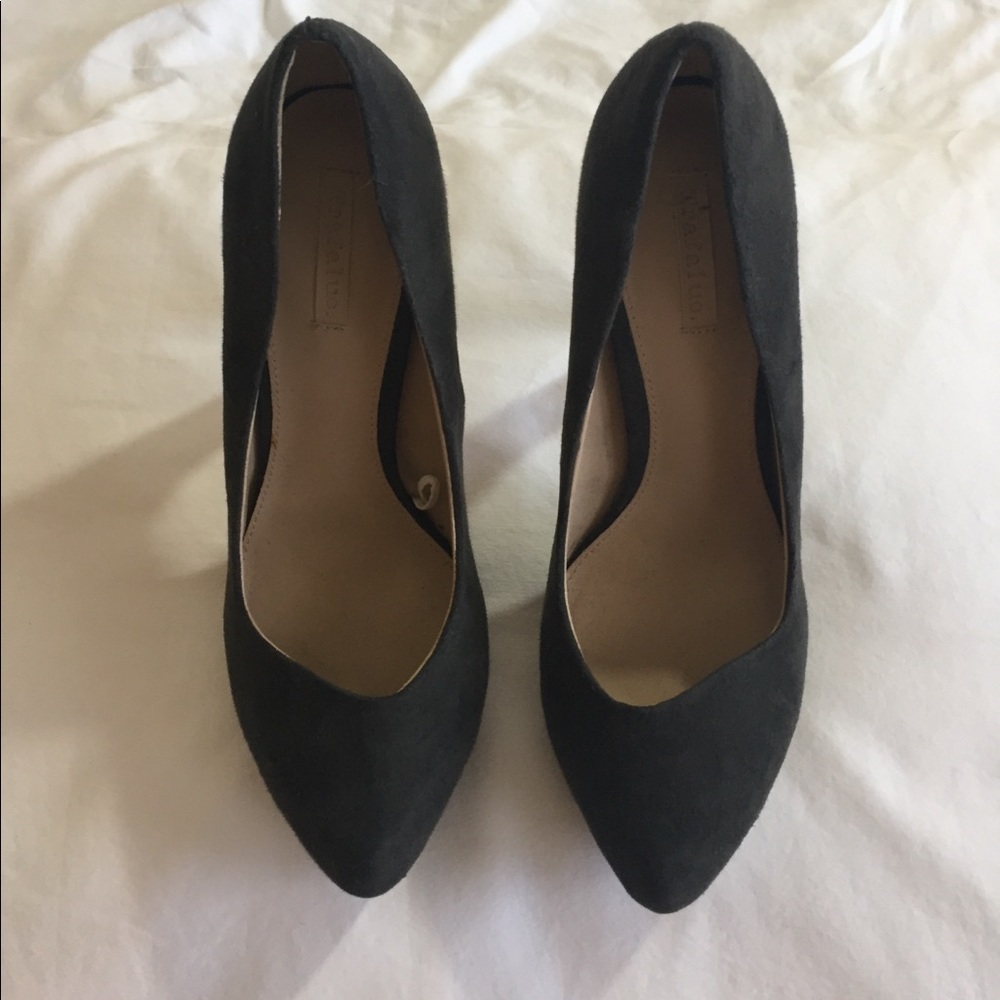Trafaluc (Zara Brand) grey suede platform pumps