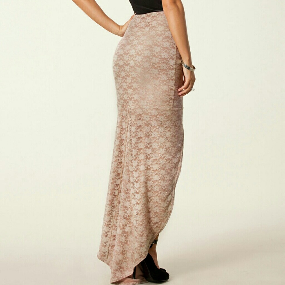 Flowery Lace Evening Dress - Picture 5 of 5