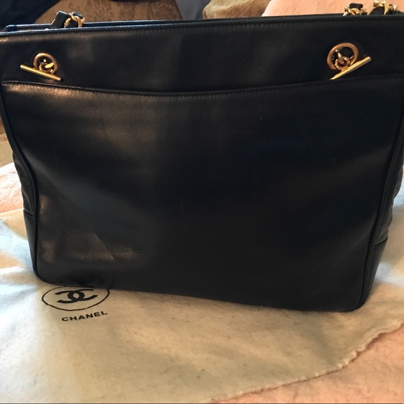 Gorgeous lambskin vintage Black Chanel bag 10x14 - Picture 2 of 14