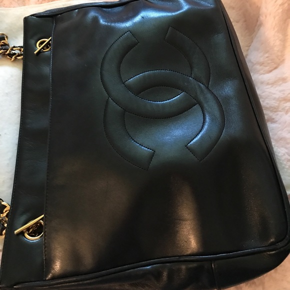Gorgeous lambskin vintage Black Chanel bag 10x14 - Picture 3 of 14