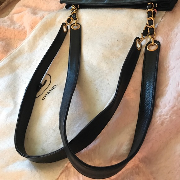 Gorgeous lambskin vintage Black Chanel bag 10x14 - Picture 4 of 14