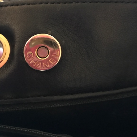 Gorgeous lambskin vintage Black Chanel bag 10x14 - Picture 7 of 14