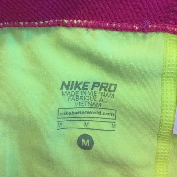 NIKE - Picture 2 of 3