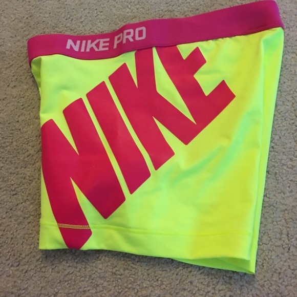 NIKE - Picture 3 of 3