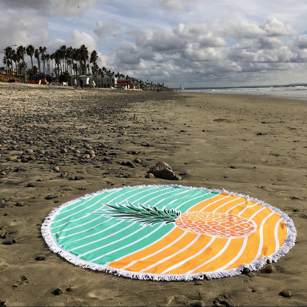 NWT Pineapple circular towel