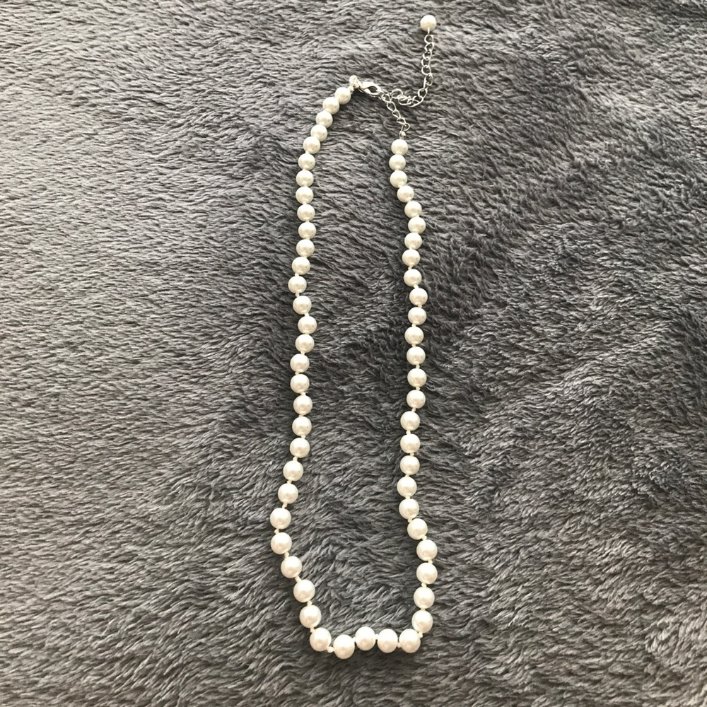 fuax pearl necklace