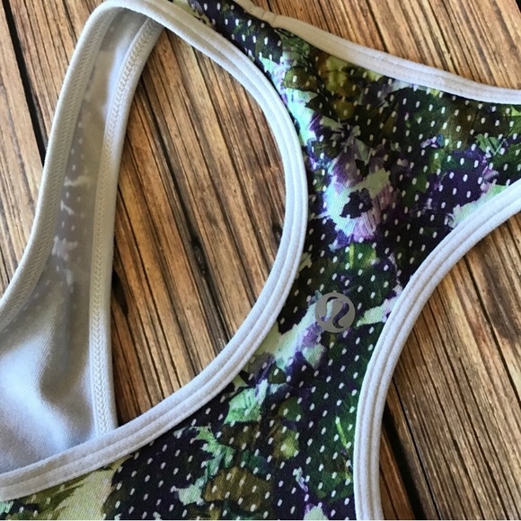 Lululemon Athletica - Picture 6 of 6