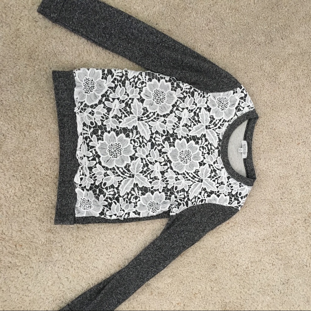 Super cute detailed sweater