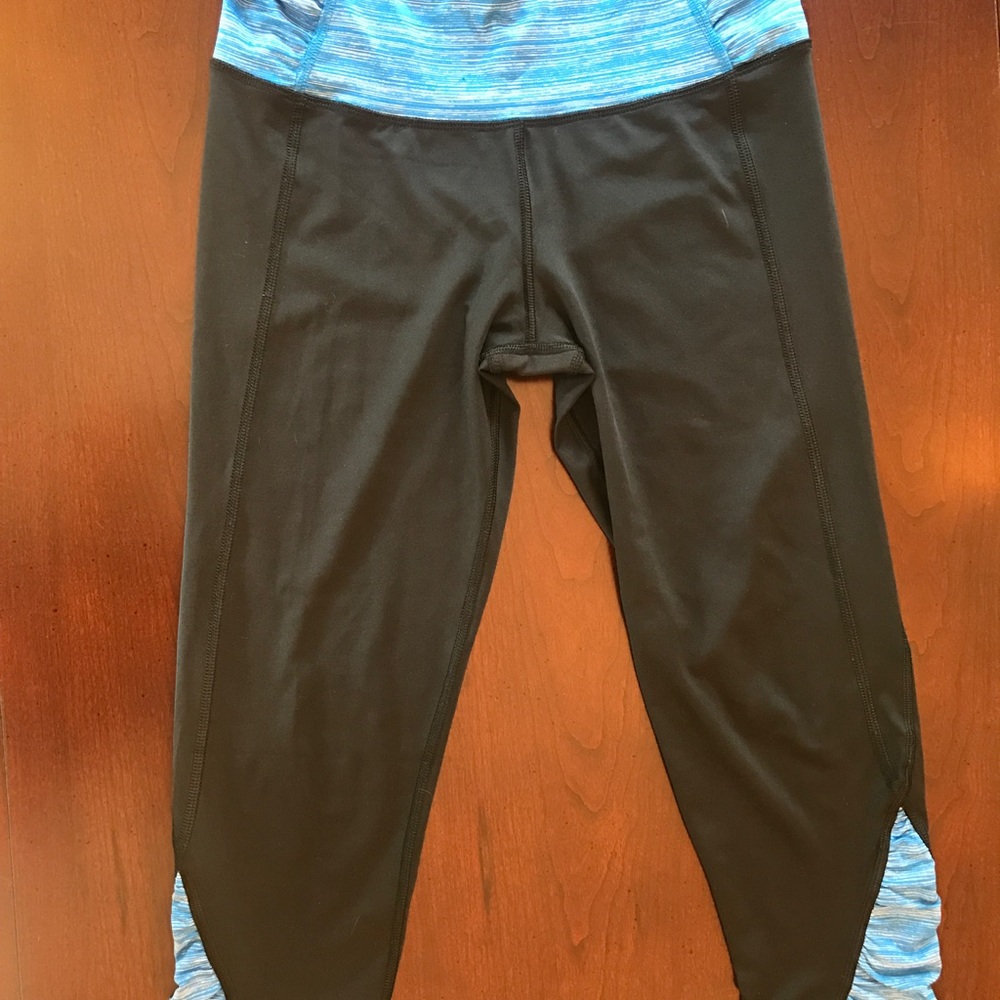 Black and Blue Workout Cropped Leggings