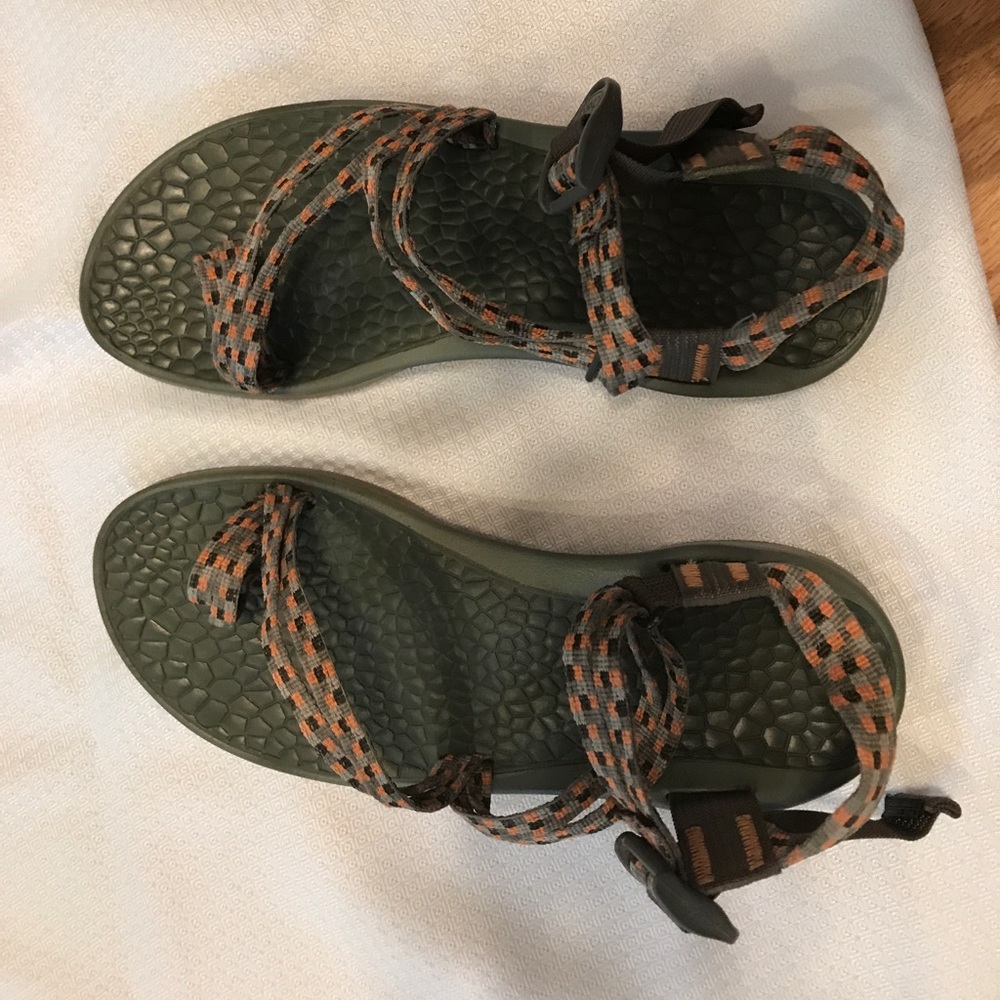 Size 9M Coral and Grey Patterned Chacos