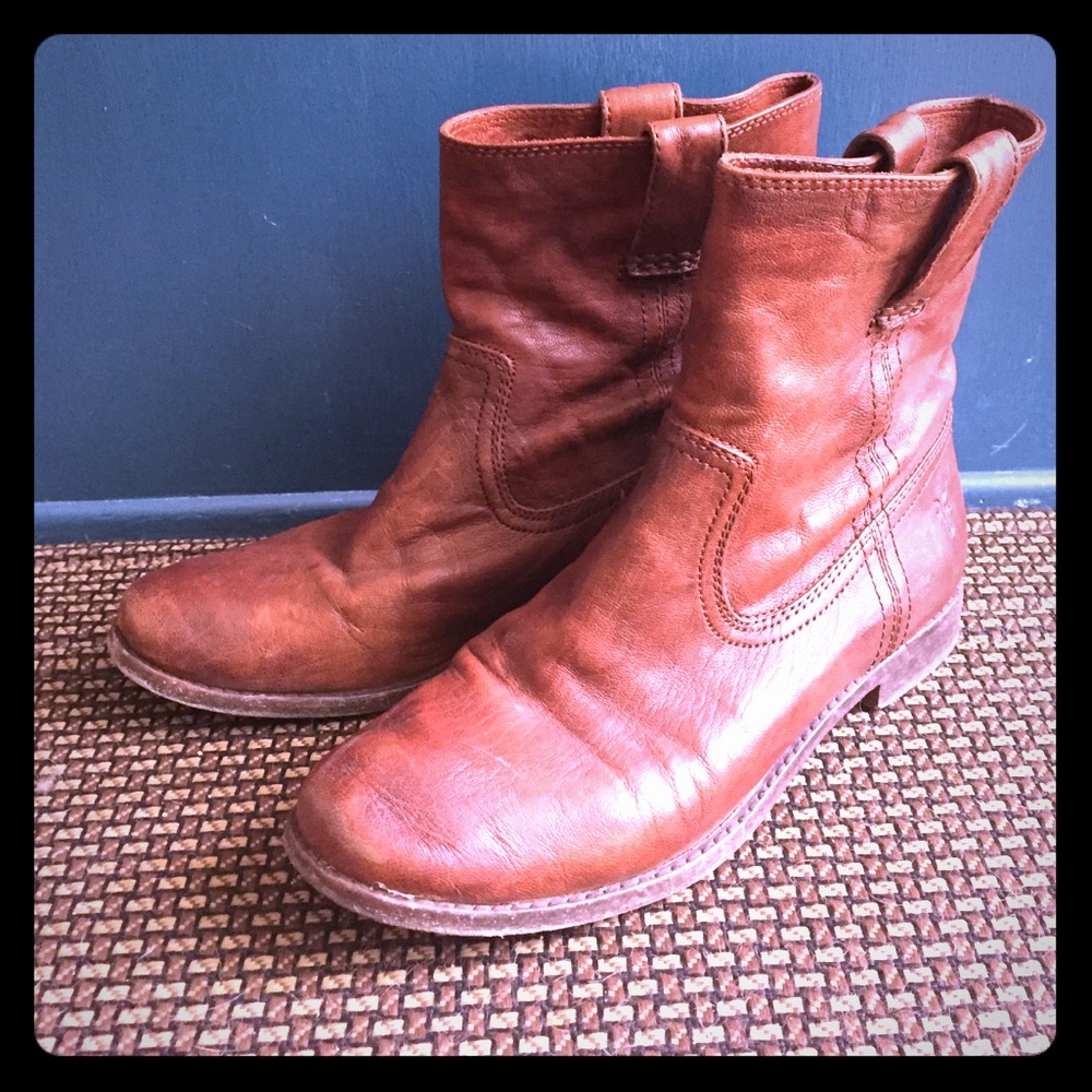 Women's Frye shortie boots!