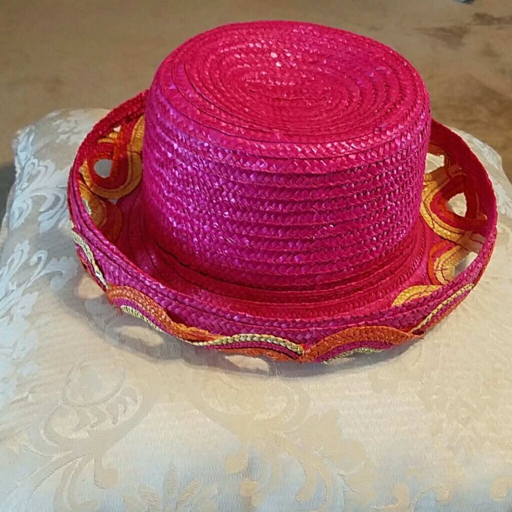 STRIKING & VIBRANT STRAW HAT