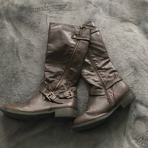 below the knee riding boots