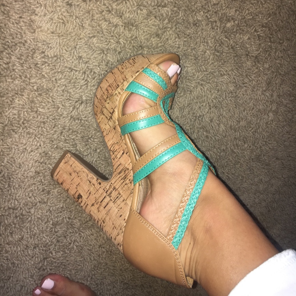 BCBG generation wedges