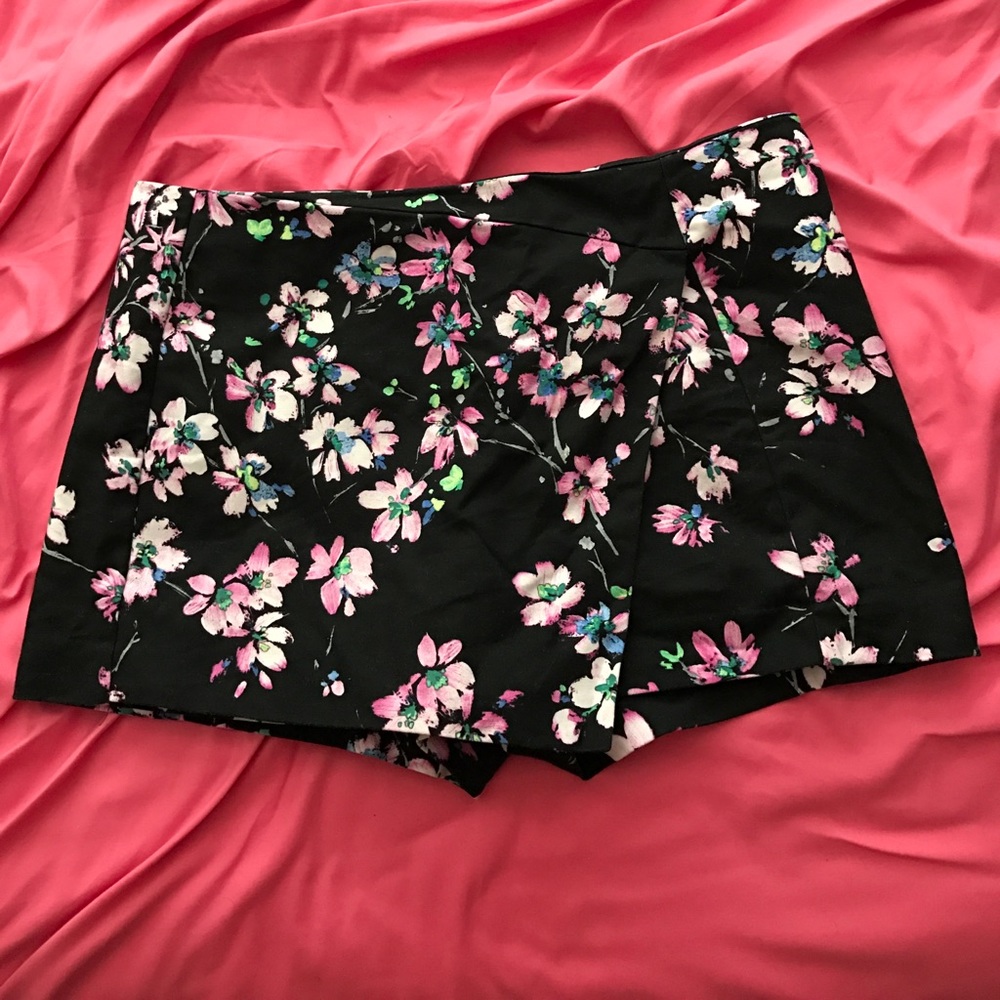 Black floral skort