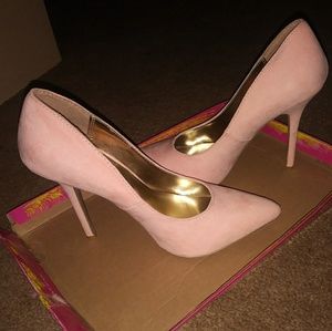 Final Sale: Blush Suede Pumps