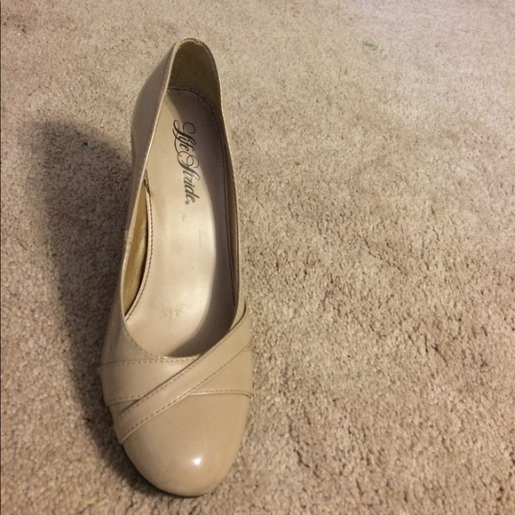 Tan Heels - Picture 2 of 2
