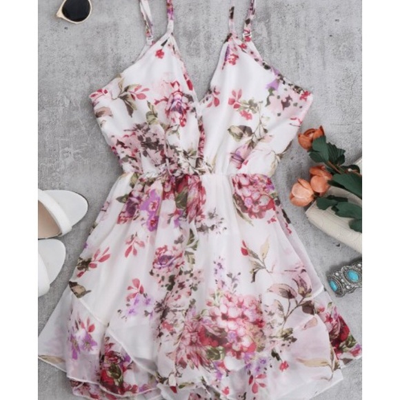 Dresses & Skirts - ‼️LAST‼️ Chiffon Floral Romper Size S