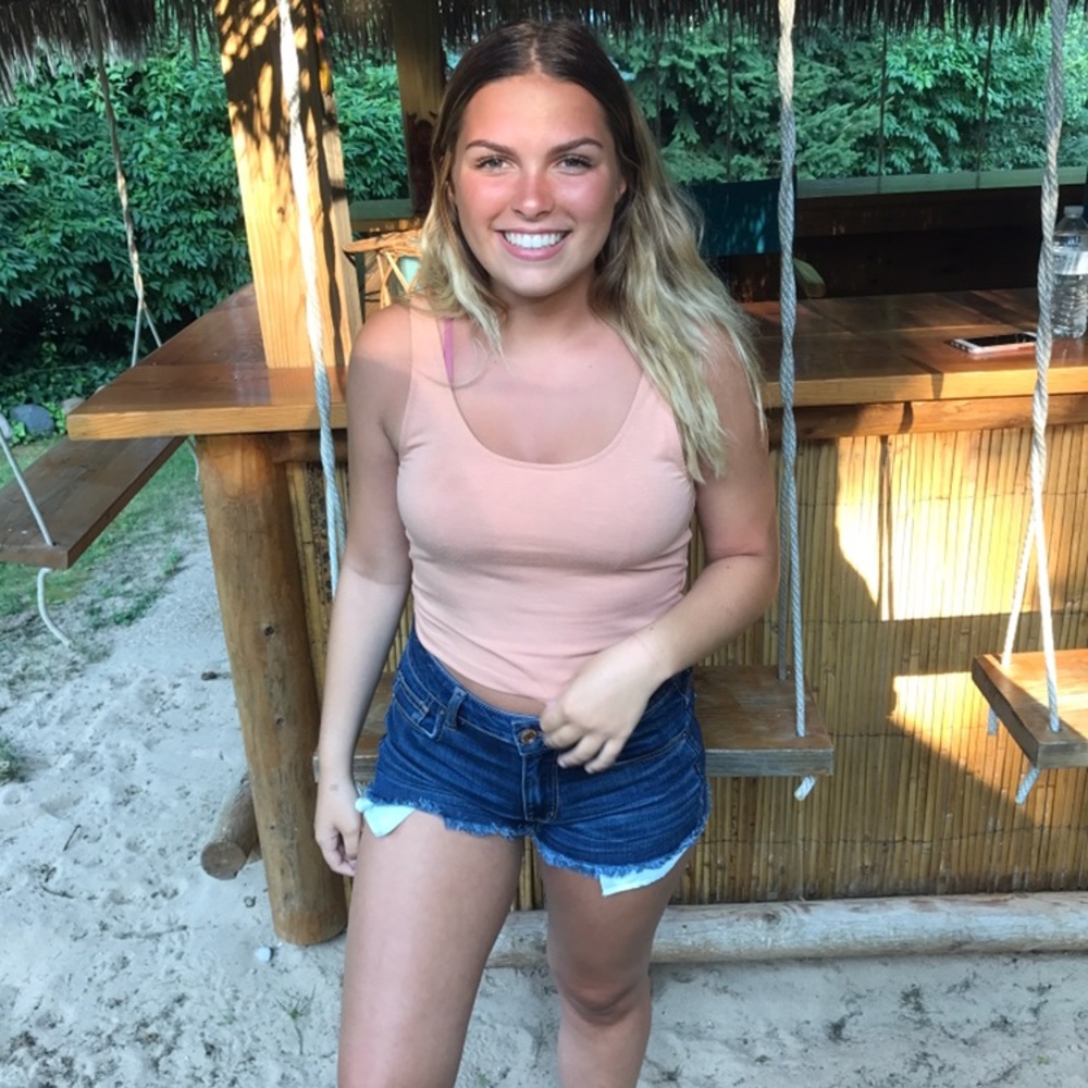 Meet your Posher, Lydia