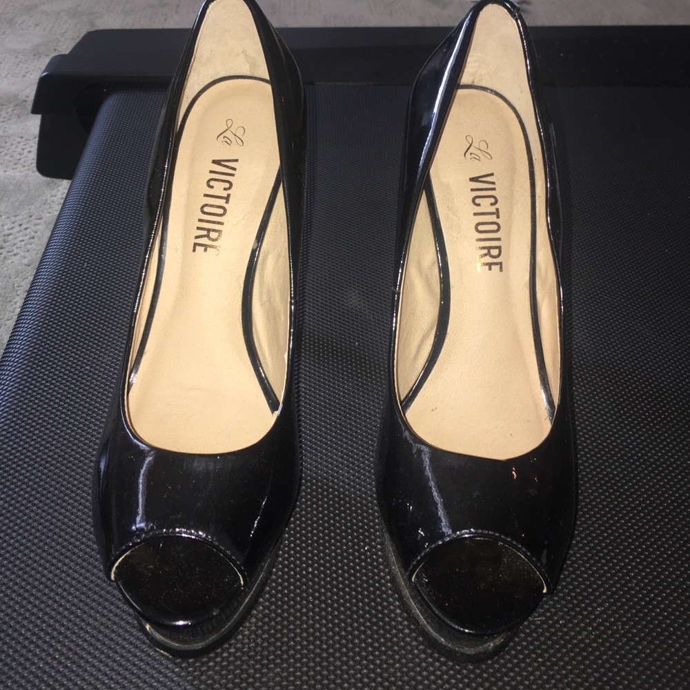 Pour La Victoire Black Platform Pumps