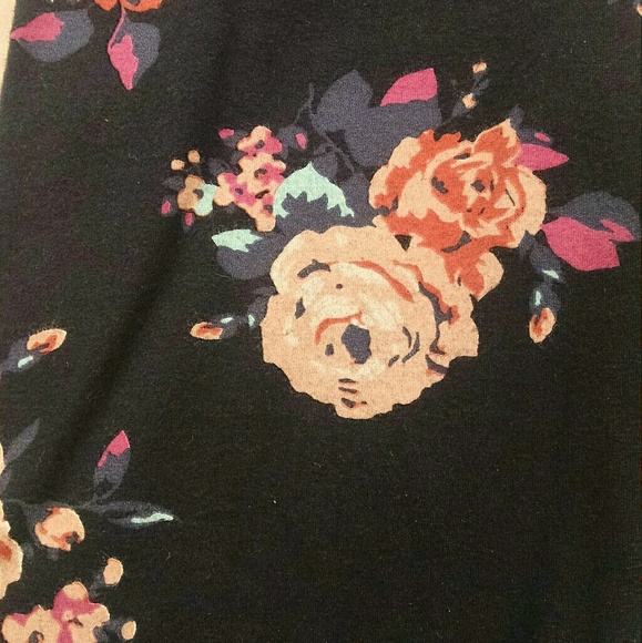 ✨SALE✨ SO Floral Leggings - Picture 2 of 3