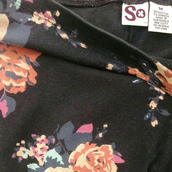 ✨SALE✨ SO Floral Leggings - Picture 3 of 3