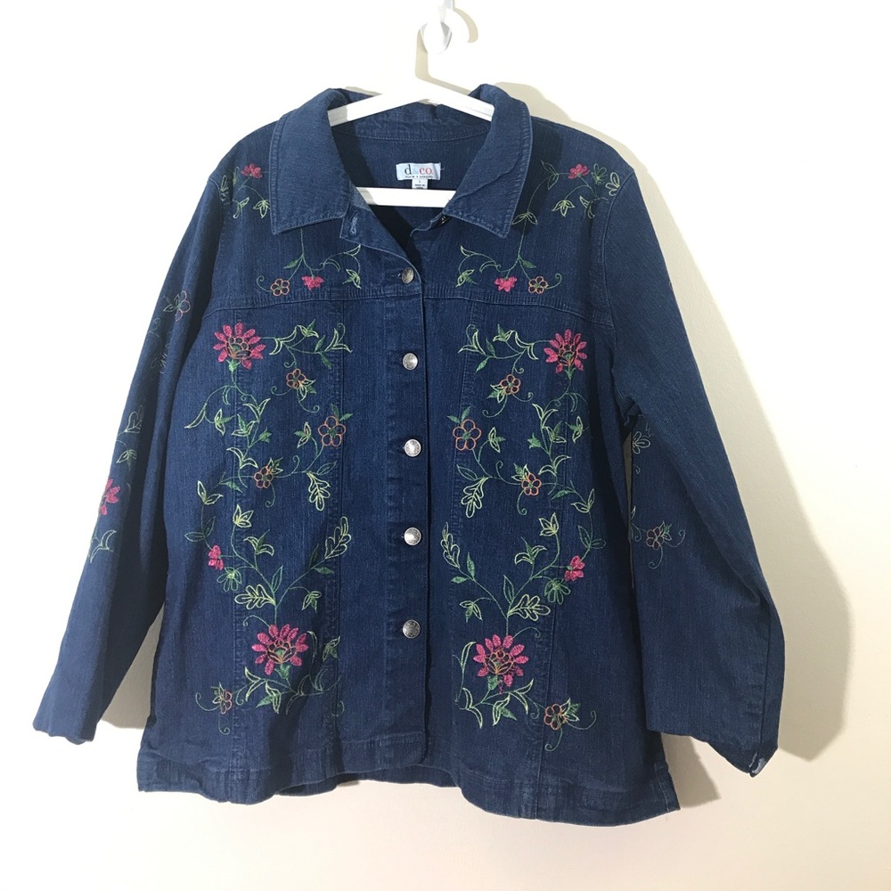 D&CO LADIES SZ LARGE BLUE DENIM TRUCKER JACKET