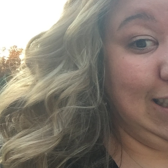 Meet your Posher, Allison - Picture 1 of 1