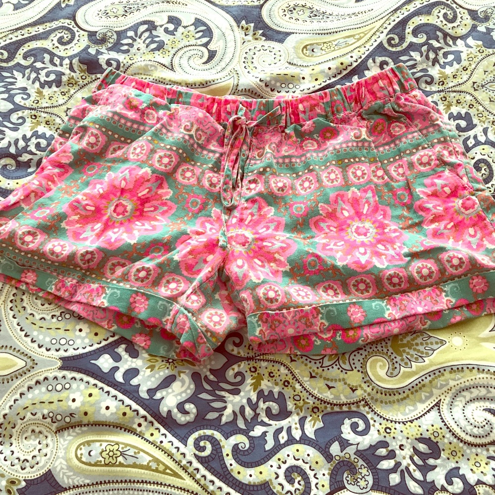 Adorable Vineyard Vines shorts