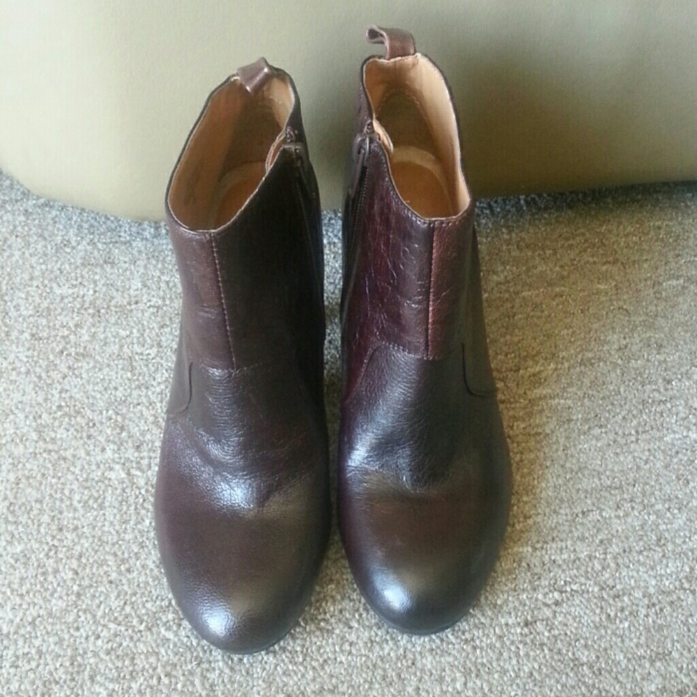 Nine west leather upper bootie size 6