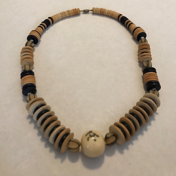 Set of 3 Vintage Wooden Beaded Necklaces - Picture 3 of 4