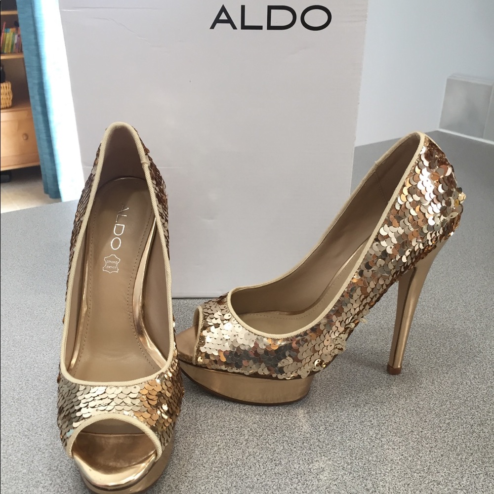 Also gold sequin heels