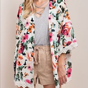 Floral kimono with lace trim