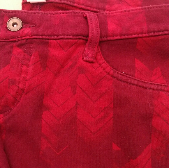 Mudd Dark Red Chevron Pattern Jeggings - Picture 2 of 5