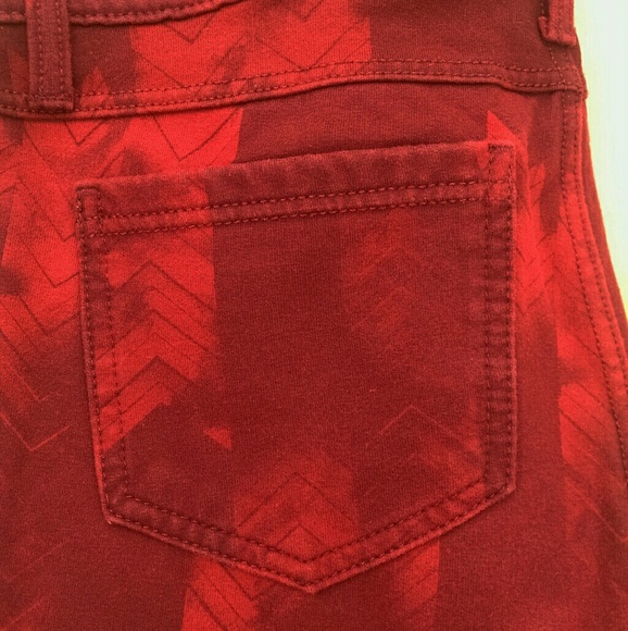 Mudd Dark Red Chevron Pattern Jeggings - Picture 4 of 5
