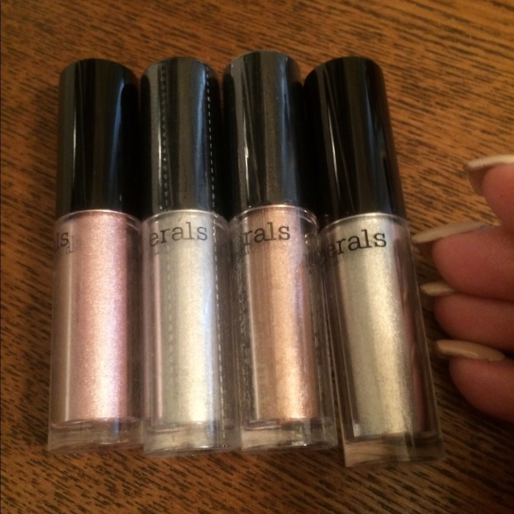 4 bare minerals eye shadows. 2 NWOT