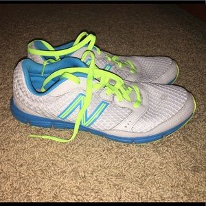 New Balance tennis shoes