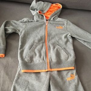 PUMA GRAY & ORANGE SWEATSUIT 5T