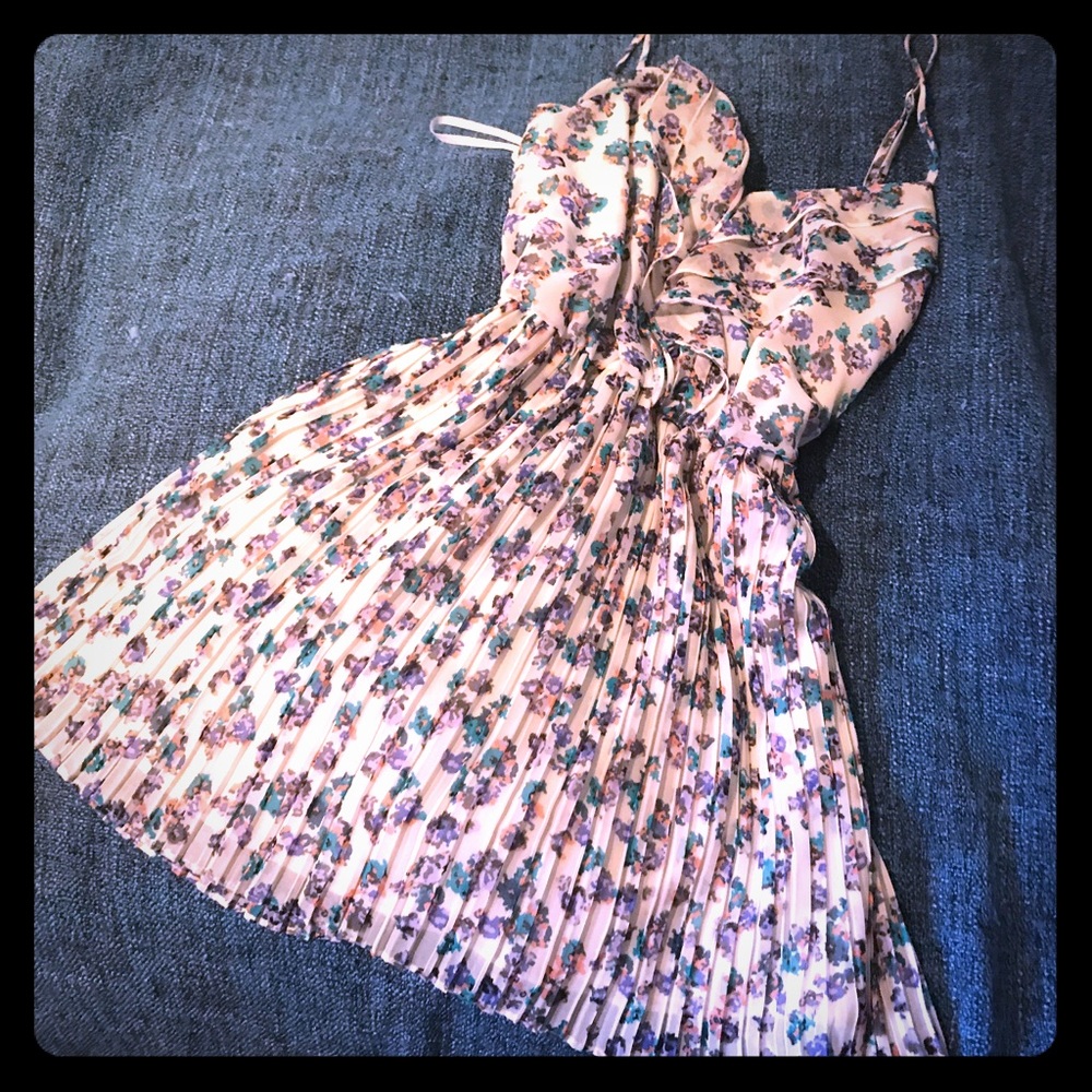 Adorable BCBGeneration floral ruffle dress