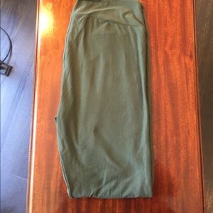 LULAROE TC solid olive green leggings