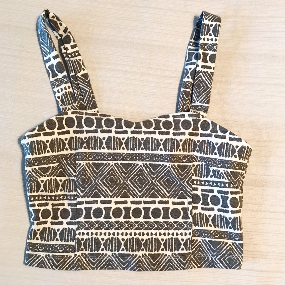BRANDY MELVILLE TRIBAL CROP TOP