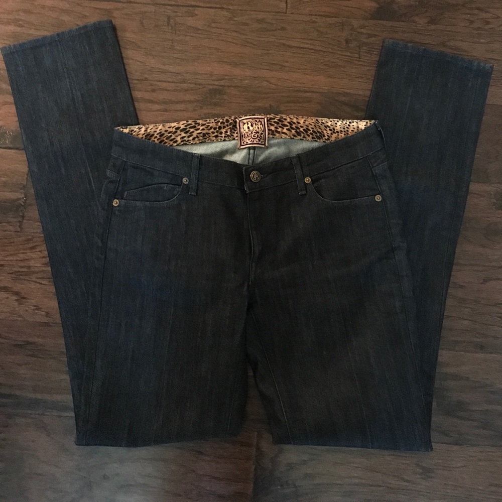 👖 Dark denim straight leg Rich and Skinny jean.