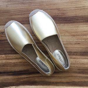 Gold Ellen Tracy espadrille sandal