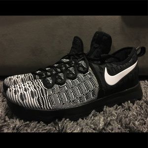 KD 9 Fly Knit Basketball Shoe
