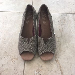 NWOT TOMS wedges