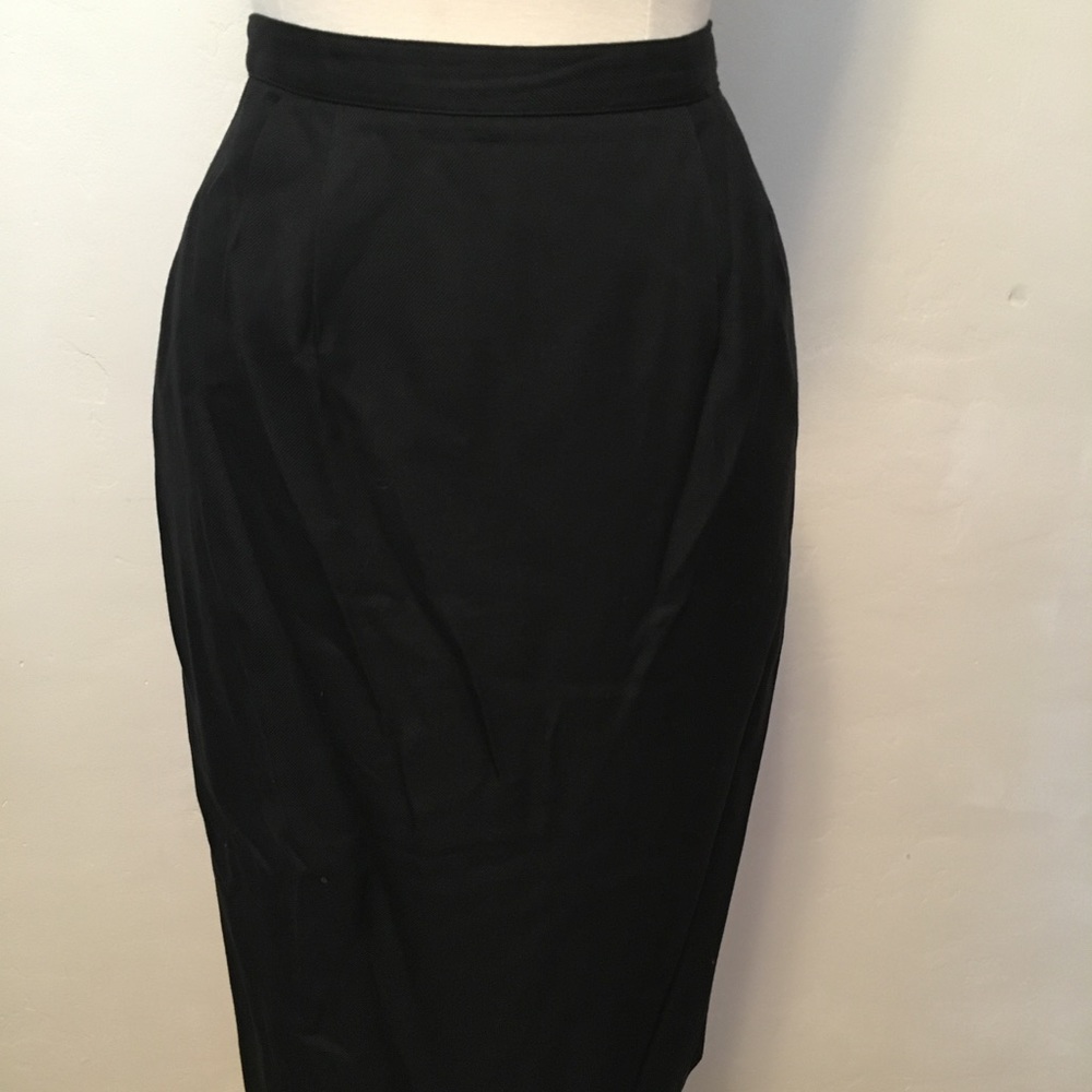 ❤️HP❤️Black vintage skirt w/back zipper