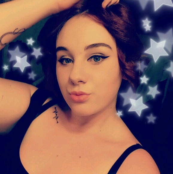 Meet your Posher, Hannah - Picture 1 of 1