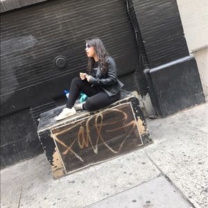 Meet your Posher, Debora