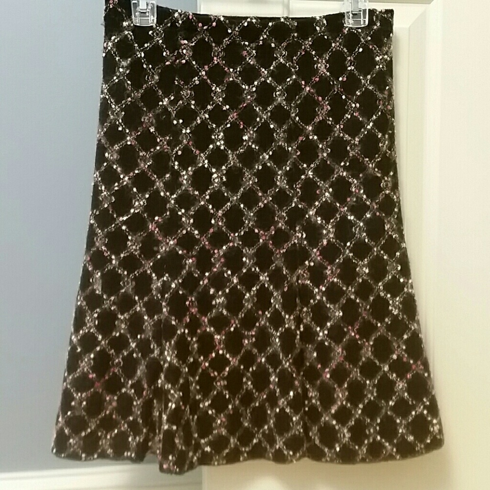 (V.x.m. skirt)