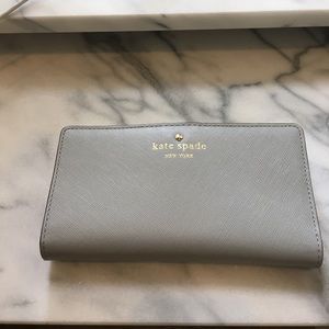 Brand new Kate Spade Wallet. Not too bulky!